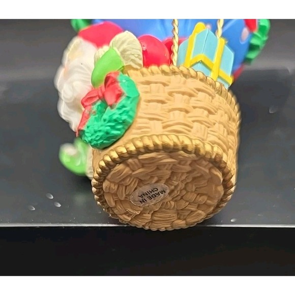 SMALL SANTA IN HOT AIR BALLOON CHRISTMAS RESIN ORNAMENT‎ - Picture 5 of 5